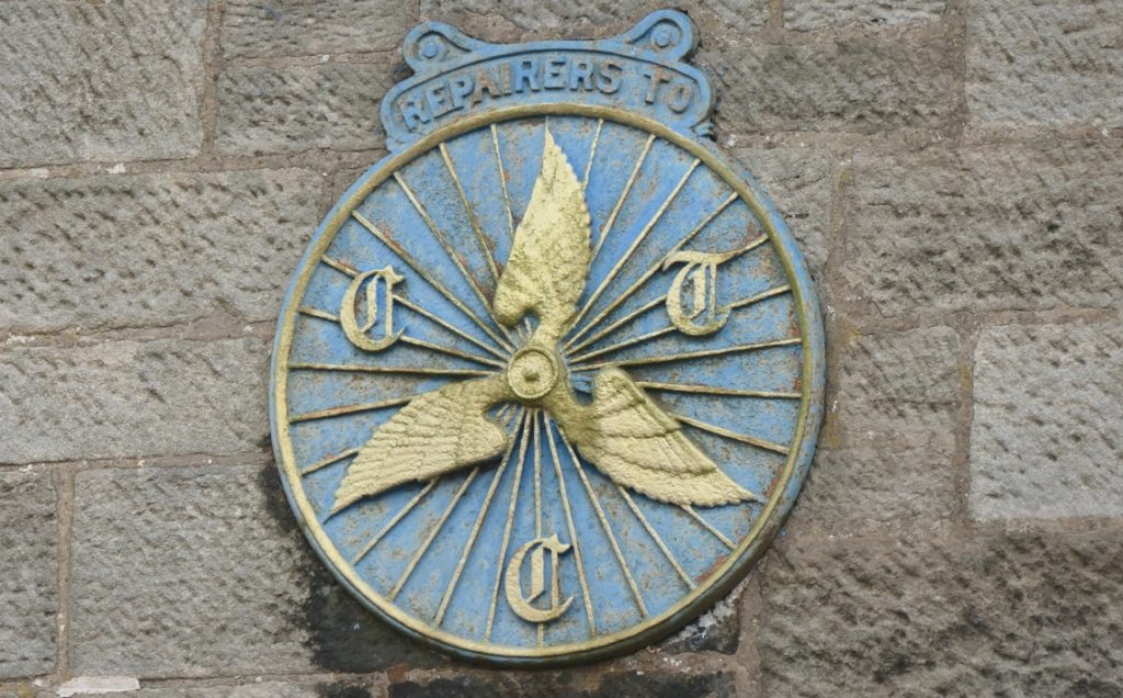 A winged wheel sign at
Forth
